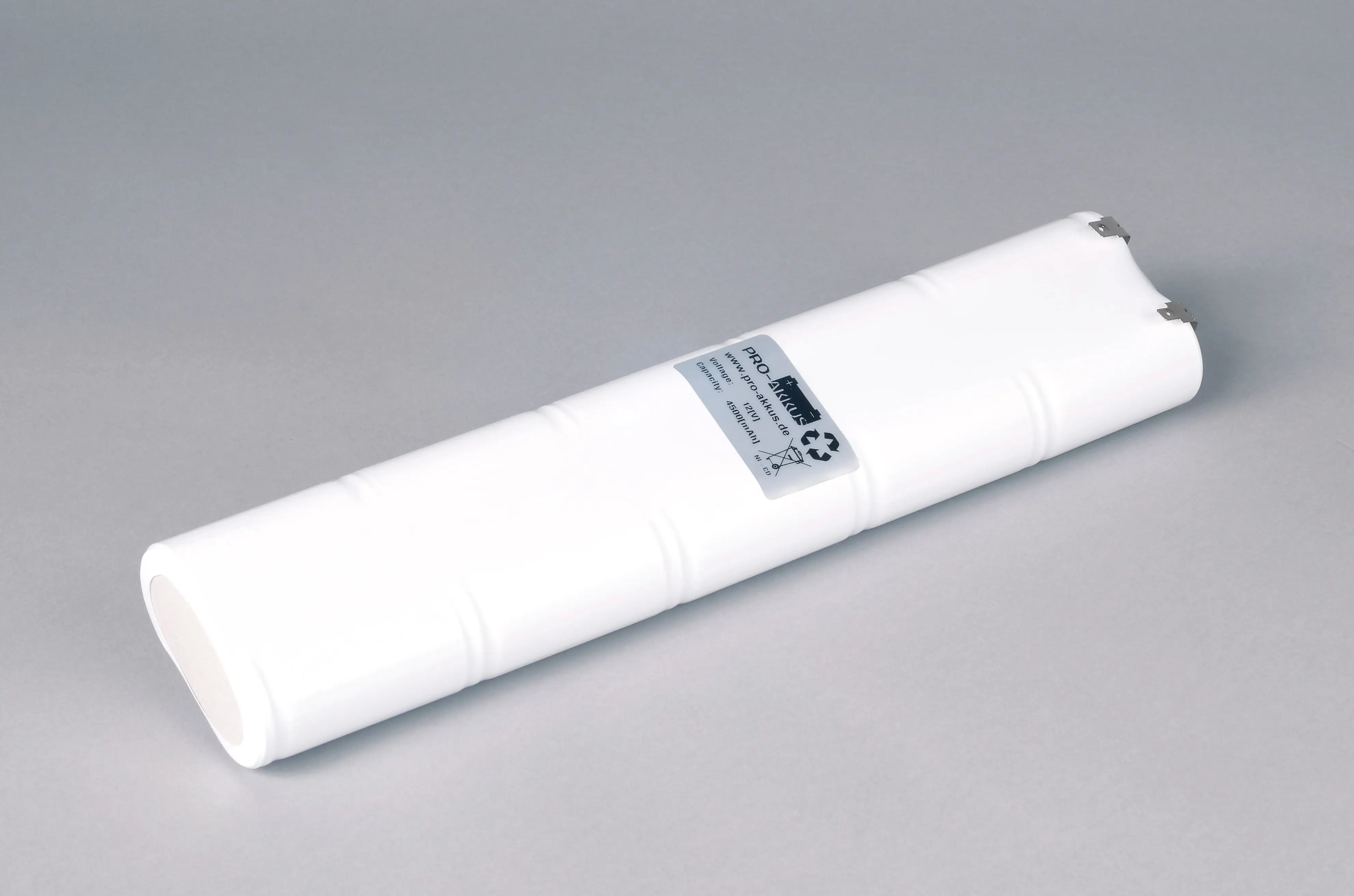 NiCd Notbeleuchtung Akku 12V / 4500mAh (4,5Ah), Stab, Faston +6,3/-4,8mm NiCd Notbeleuchtung Akku 12V / 4500mAh (4,5Ah), Stab, Faston +6,3/-4,8mm