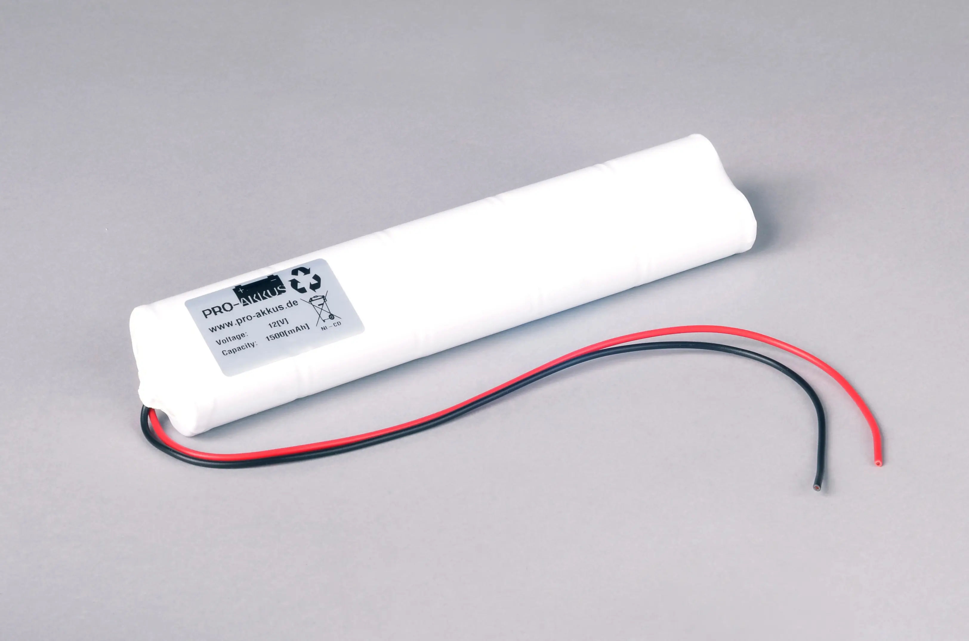 NiCd Notbeleuchtung Akku 12V / 1500mAh (1,5Ah), Stab mit Kabel NiCd Notbeleuchtung Akku 12V / 1500mAh (1,5Ah), Stab mit Kabel