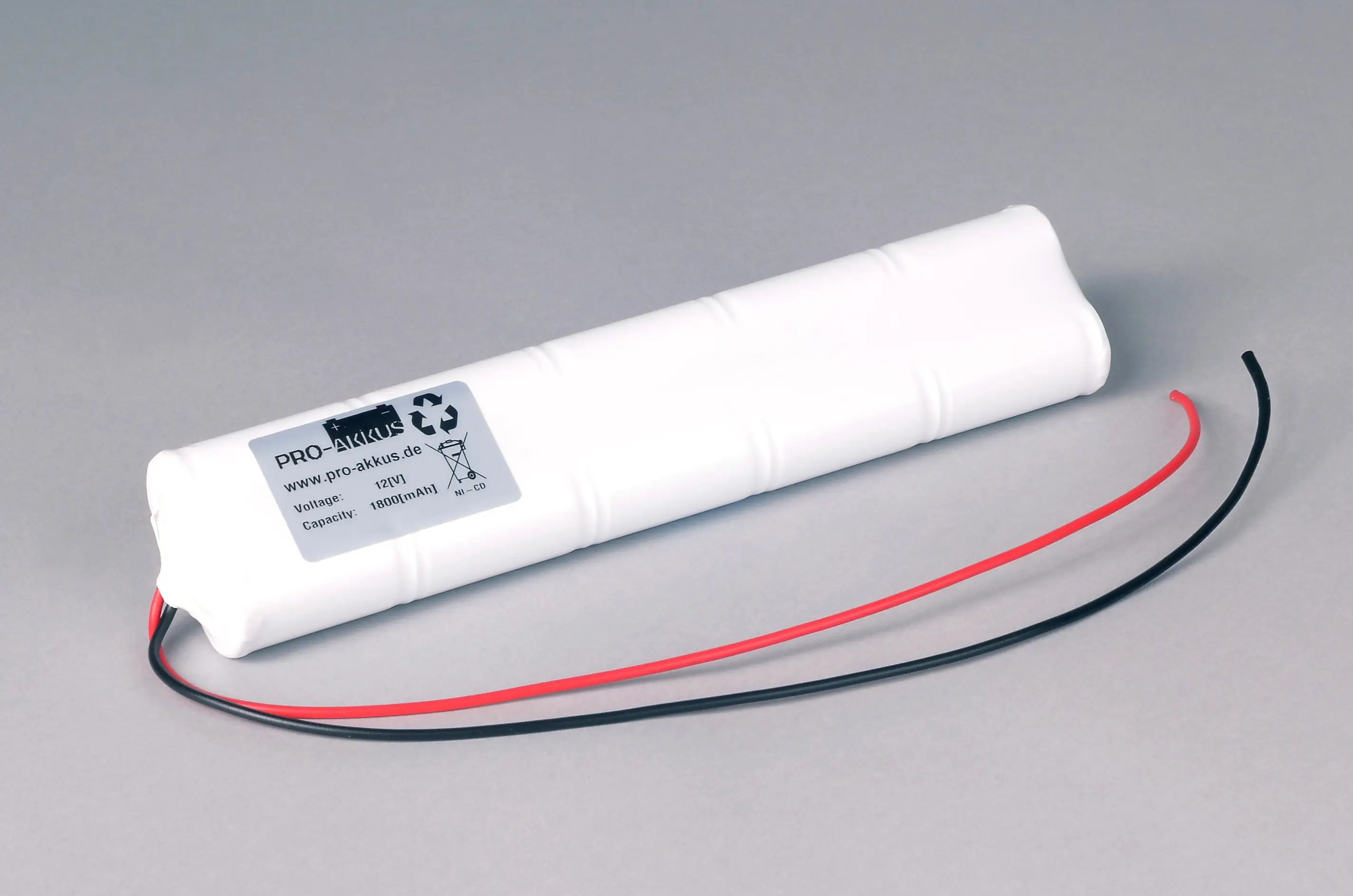 NiCd Notbeleuchtung Akku 12V / 1800mAh (1,8Ah), Stab mit Kabel NiCd Notbeleuchtung Akku 12V / 1800mAh (1,8Ah), Stab mit Kabel