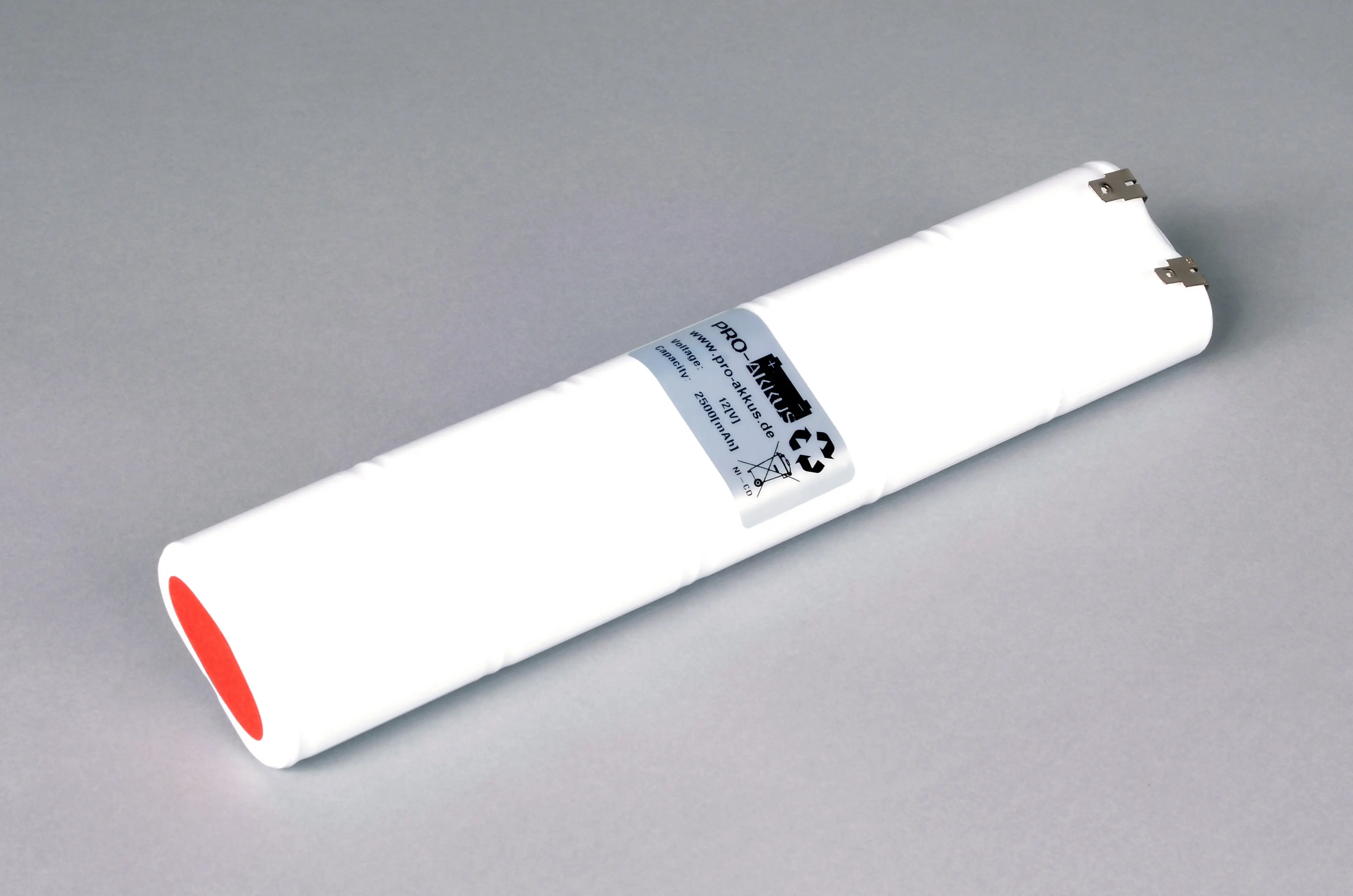 NiCd Notbeleuchtung Akku 12V / 2500mAh (2,5Ah), Stab, Faston +6,3/-4,8mm NiCd Notbeleuchtung Akku 12V / 2500mAh (2,5Ah), Stab, Faston +6,3/-4,8mm