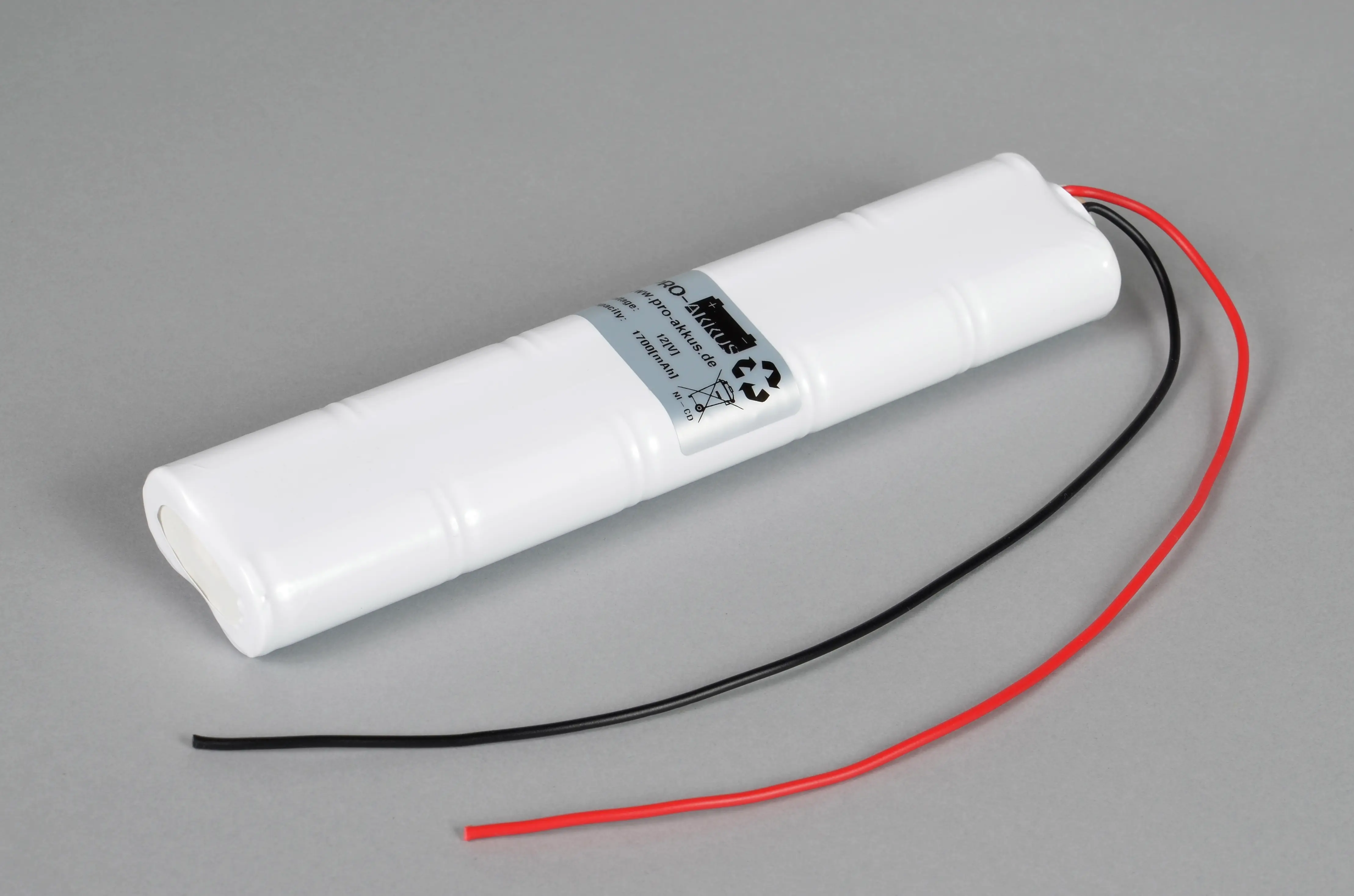 NiCd Notbeleuchtung Akku 12V / 1700mAh (1,7Ah), Stab mit Kabel NiCd Notbeleuchtung Akku 12V / 1700mAh (1,7Ah), Stab mit Kabel