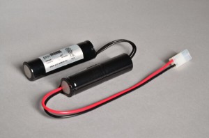 NiCd Notbeleuchtung Akku 4,8V / 1800mAh (1,8Ah) 2 Stäbe frei legbar mit Kabel und Stecker